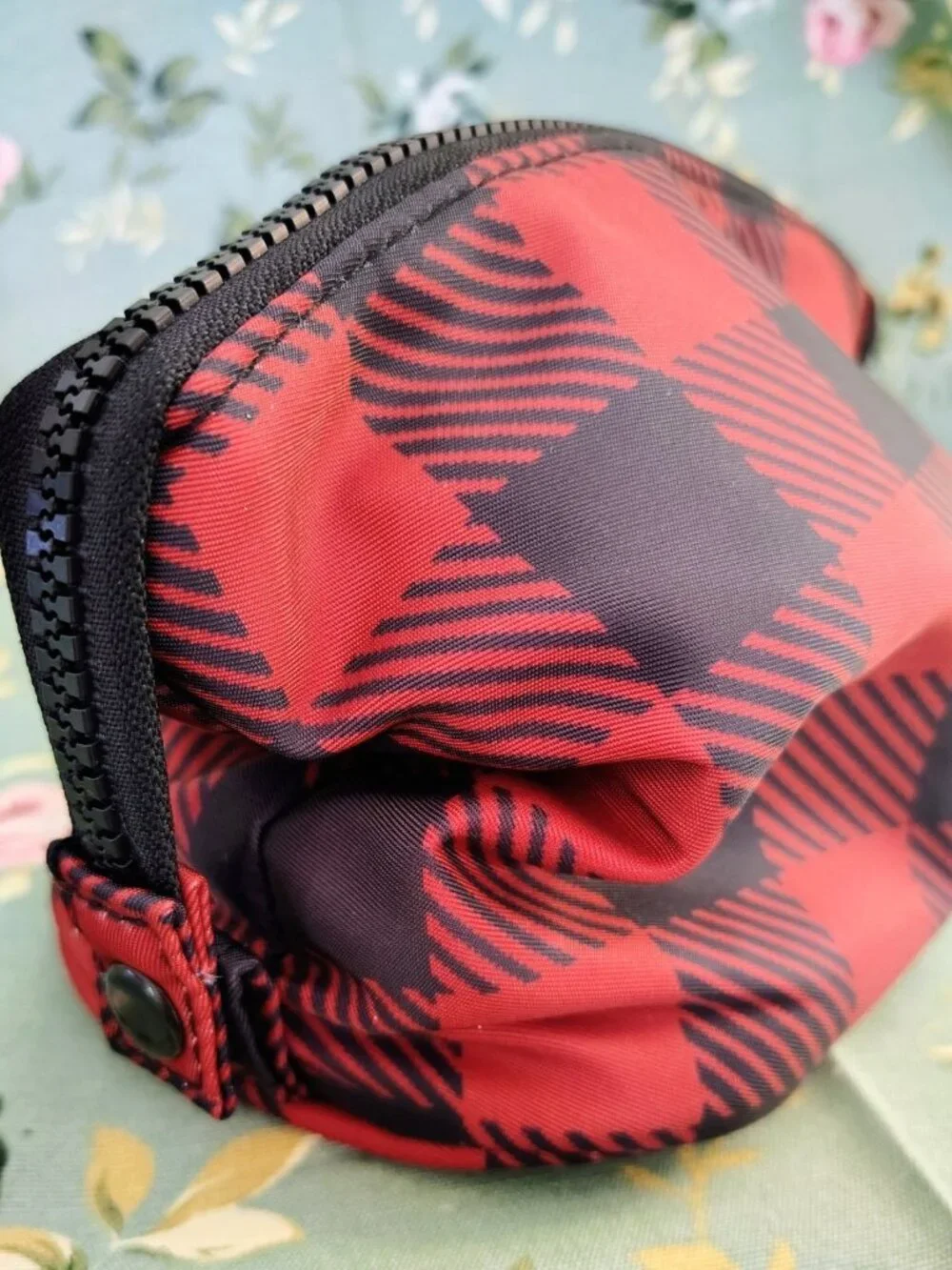Maurices Red & Black Buffalo Plaid Toiletry Cosmetic Case NWOT